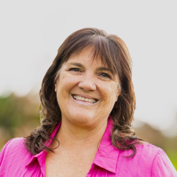 Head shot Catriona FM